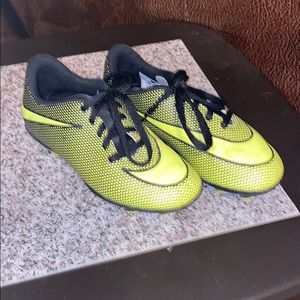 Size 11 toddler Nike soccer cleats